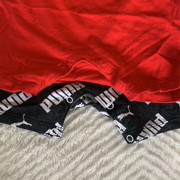 Puma set of 2 black and red snap up onesies bodysuits - Picture 2 of 5